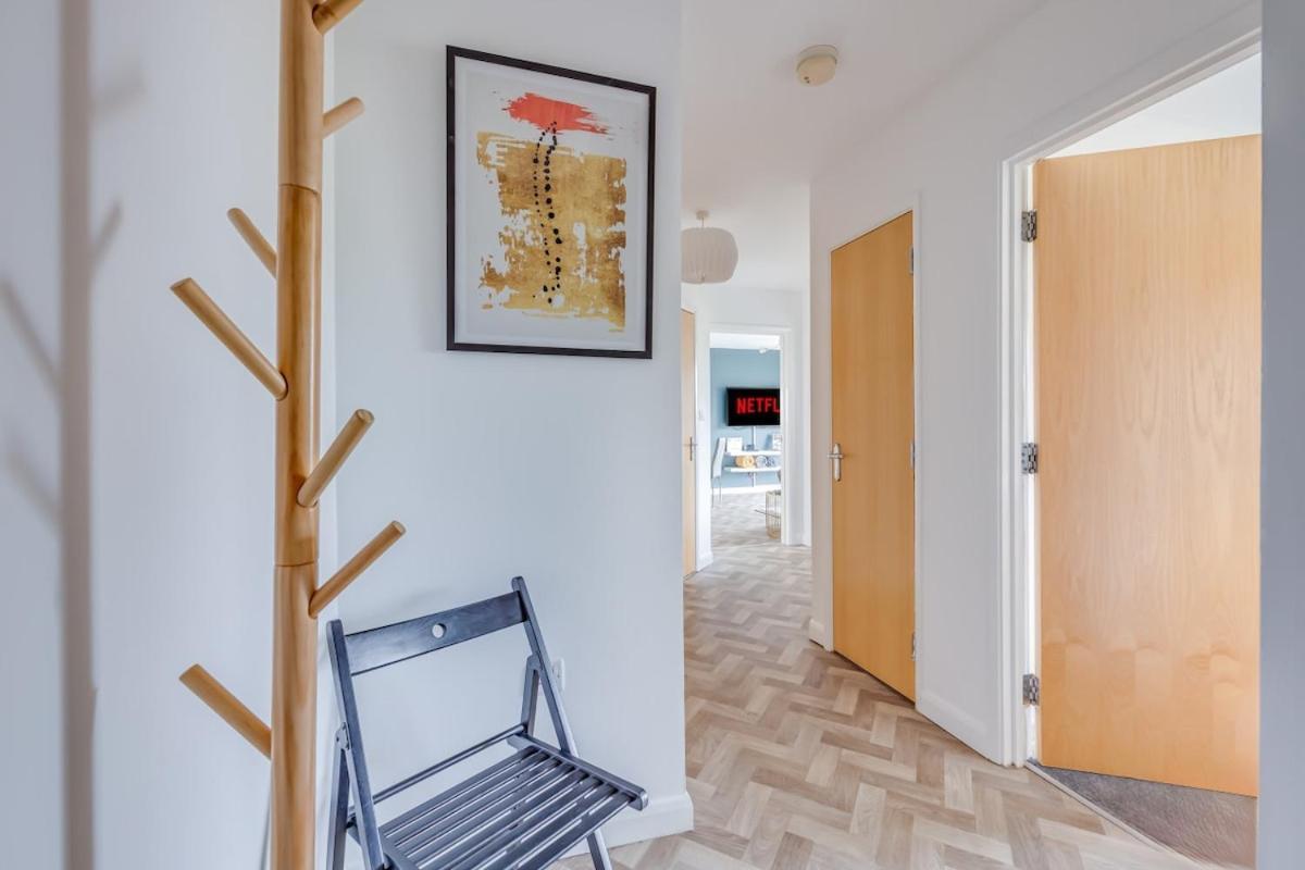 Beautiful In Centre With Free Parking, Balcony, Work Desk, Self-check-in, Fast Wifi And Smart Tvs By Yoko Apartment *
