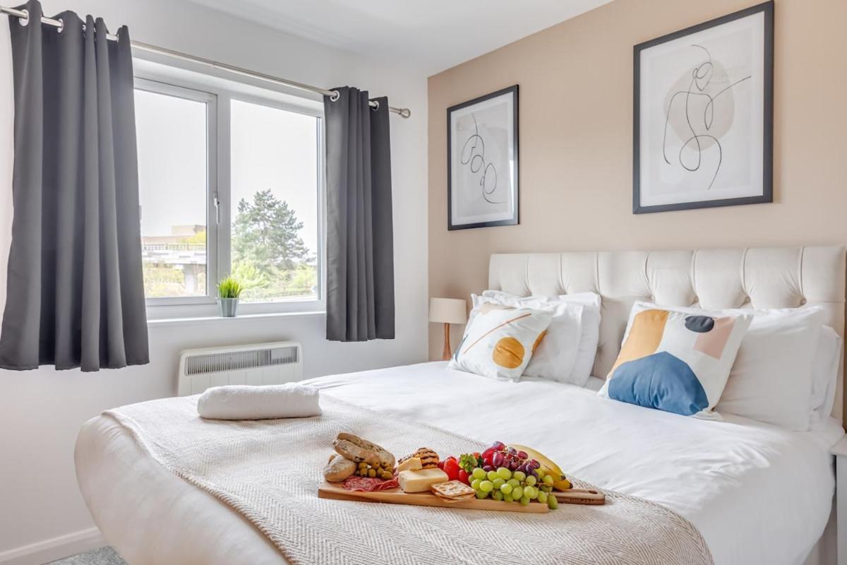 Beautiful In Centre With Free Parking, Balcony, Work Desk, Self-check-in, Fast Wifi And Smart Tvs By Yoko Coventry