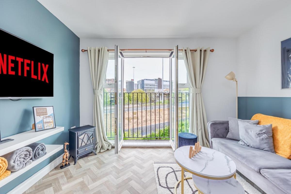 Beautiful In Centre With Free Parking, Balcony, Work Desk, Self-check-in, Fast Wifi And Smart Tvs By Yoko Apartment *