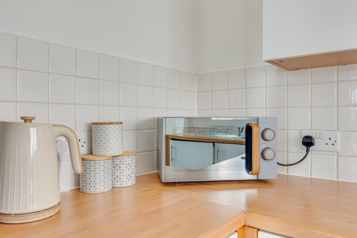 Apartment Beautiful In Centre With Free Parking, Balcony, Work Desk, Self-check-in, Fast Wifi And Smart Tvs By Yoko Coventry
